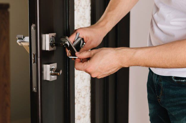 O Chaveiro em Campinas trabalha com instalações de fechadura residenciais, clique para saber mais e tirar a sua duvida!